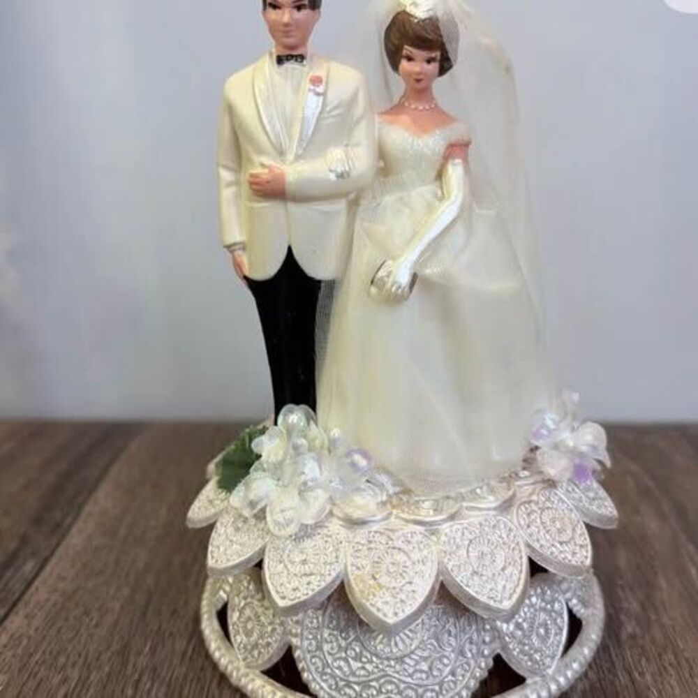 Vintage 60's - 70's Plastic Wilton Brunette Bride & Groom Cake Topper Tulle Veil